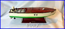 Working Pre War Lionel Craft Wind Up Motorboat With Passengers & Stand Working Pre War Lionel Craft Wind Up Motorboat With Passengers & Stand