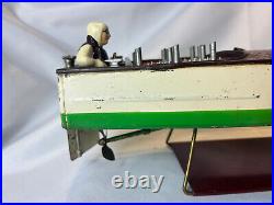Working Pre War Lionel Craft Wind Up Motorboat With Passengers & Stand Working Pre War Lionel Craft Wind Up Motorboat With Passengers & Stand