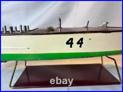 Working Pre War Lionel Craft Wind Up Motorboat With Passengers & Stand Working Pre War Lionel Craft Wind Up Motorboat With Passengers & Stand