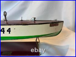 Working Pre War Lionel Craft Wind Up Motorboat With Passengers & Stand Working Pre War Lionel Craft Wind Up Motorboat With Passengers & Stand