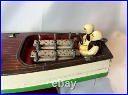 Working Pre War Lionel Craft Wind Up Motorboat With Passengers & Stand Working Pre War Lionel Craft Wind Up Motorboat With Passengers & Stand