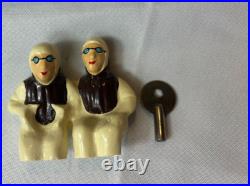 Working Pre War Lionel Craft Wind Up Motorboat With Passengers & Stand Working Pre War Lionel Craft Wind Up Motorboat With Passengers & Stand