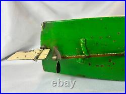 Working Pre War Lionel Craft Wind Up Motorboat With Passengers & Stand Working Pre War Lionel Craft Wind Up Motorboat With Passengers & Stand